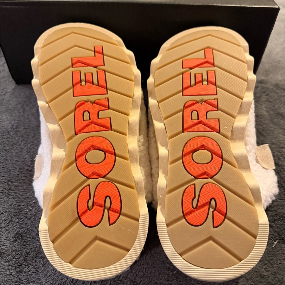 Sorel White and Tan Fuzzy Mules - Picture 4 of 7
